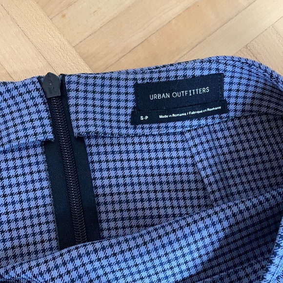 Urban Outfitters black & blue plaid mini skirt — size Small - Picture 5 of 8